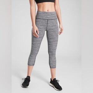 Athleta Ultimate Linear Lines Capri